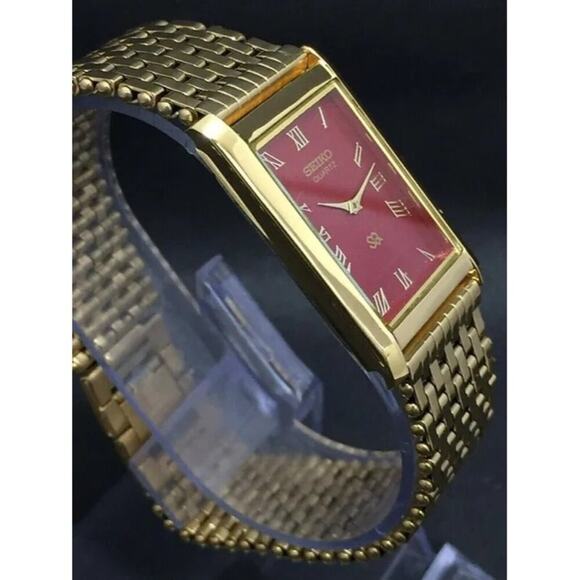 Vintage Style Seiko Quartz Mens Gold Watch & Red accents W/ Metal Strap - Picture 5 of 6